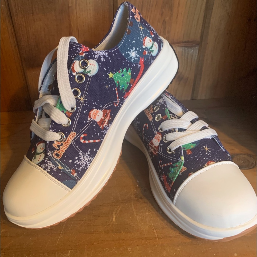 Holiday Sneakers *NEW*. Size 36 ( 6 )US